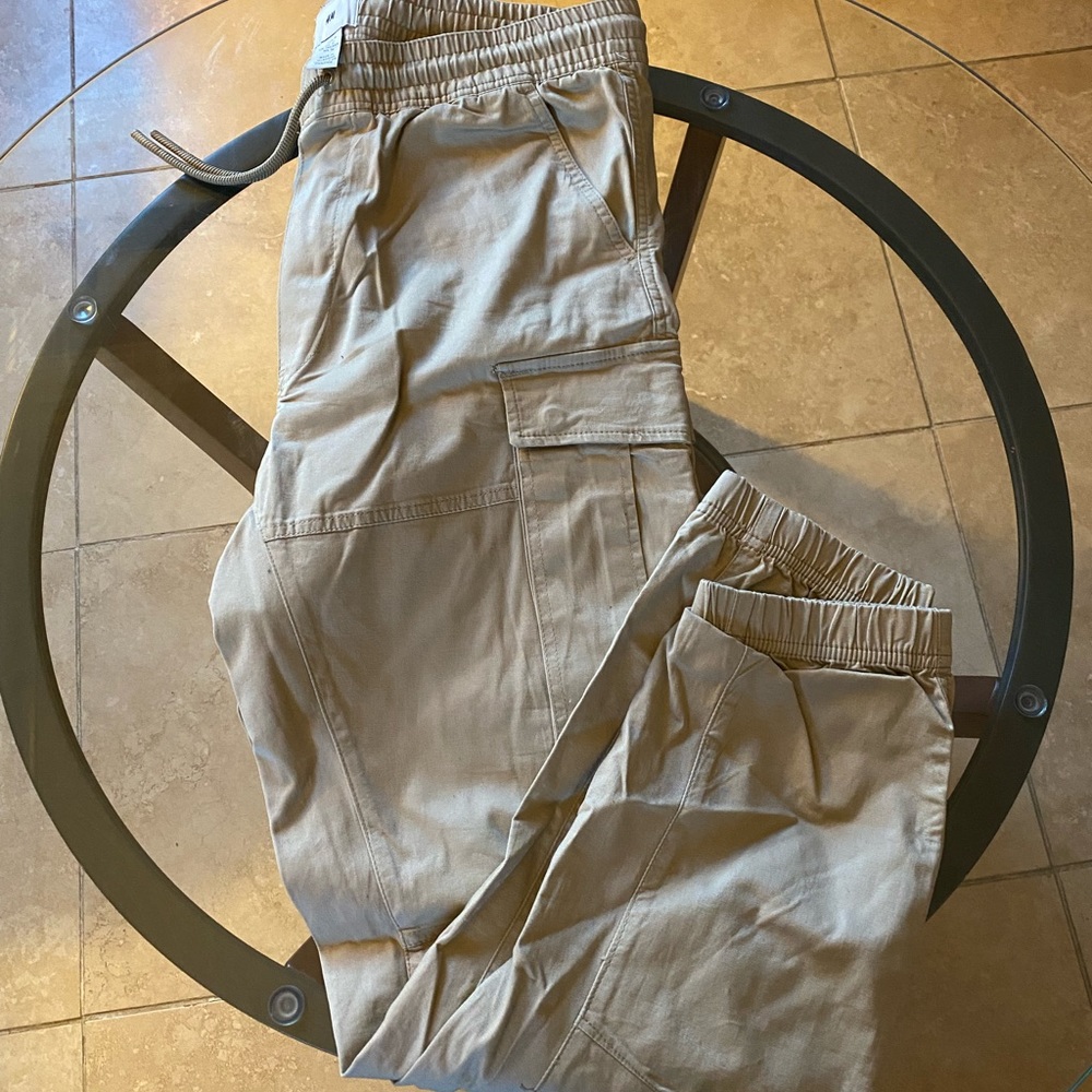 Men’s tan cargo pants
